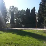 Rekreacni A Skolici Stredisko Zajezek 아파트