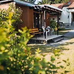아파트 Rekreacni A Skolici Stredisko Zajezek *